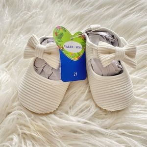 New Valen Sina by SHEIN Cream Corduroy Bow Velcro Infant Baby Shoes size 21 US 3